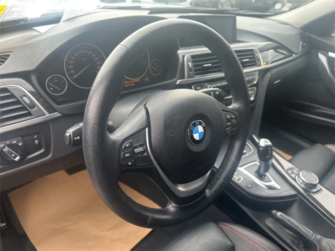 BMW 3 Series снимка BMW 3 Series