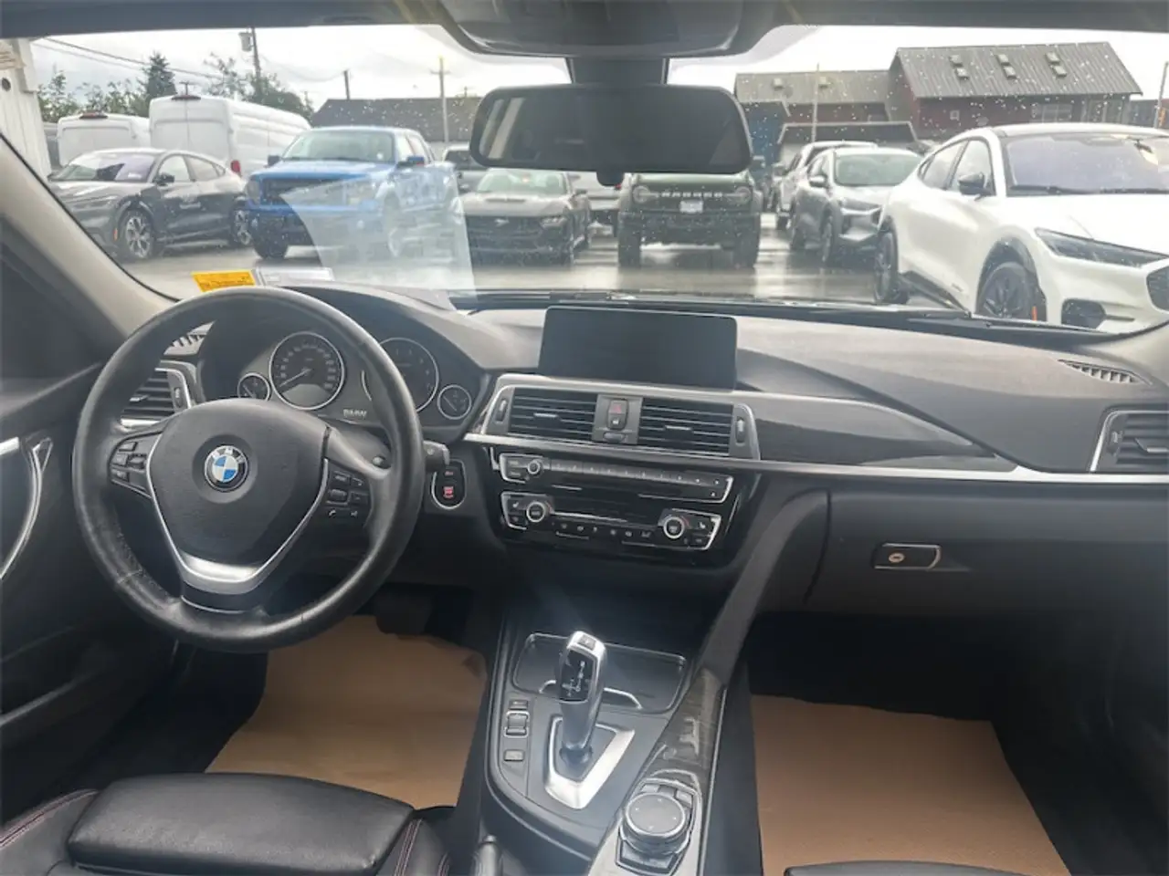 BMW 3 Series снимка BMW 3 Series