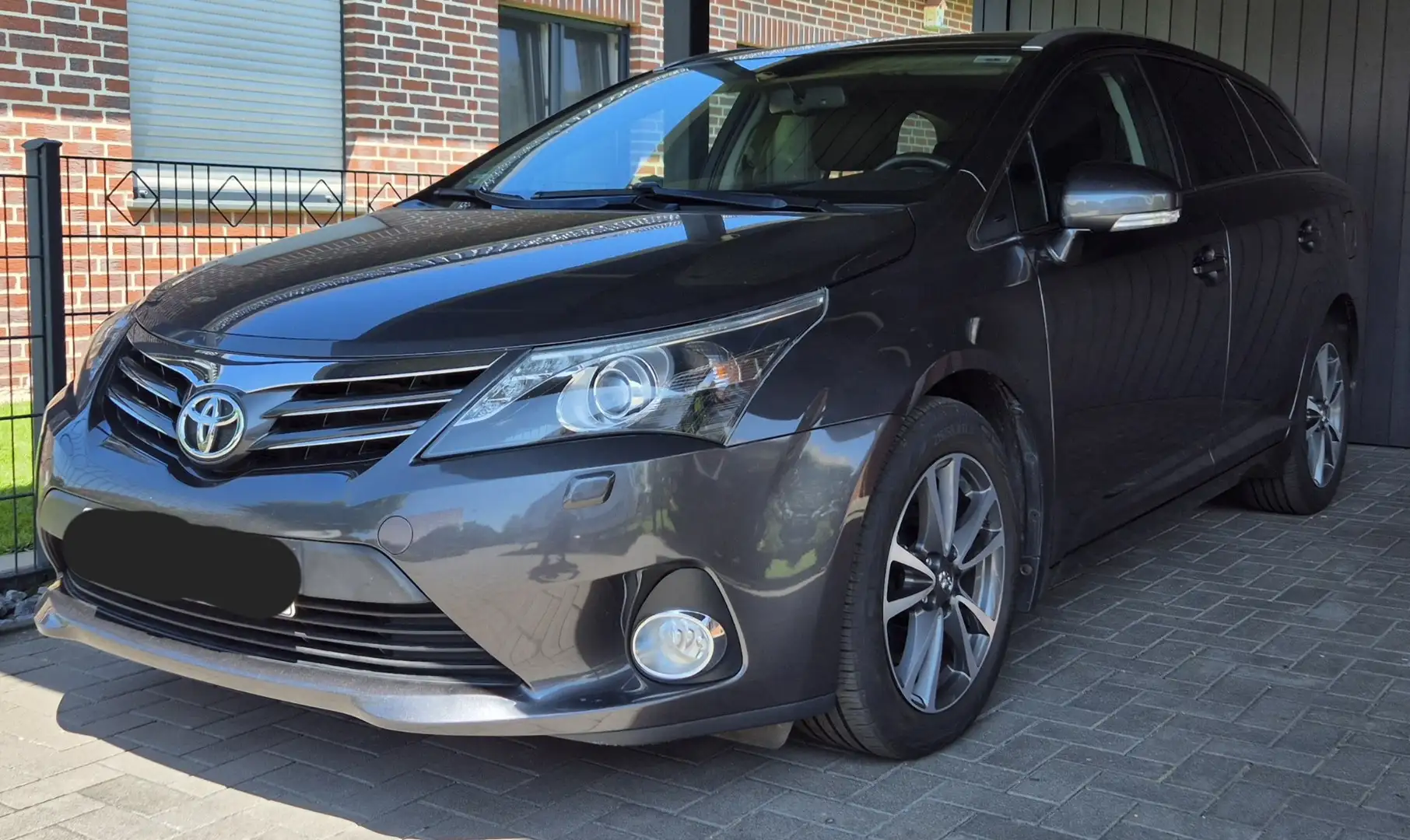 Toyota Avensis Combi 2.2 D-4D Automatik Edition - 2