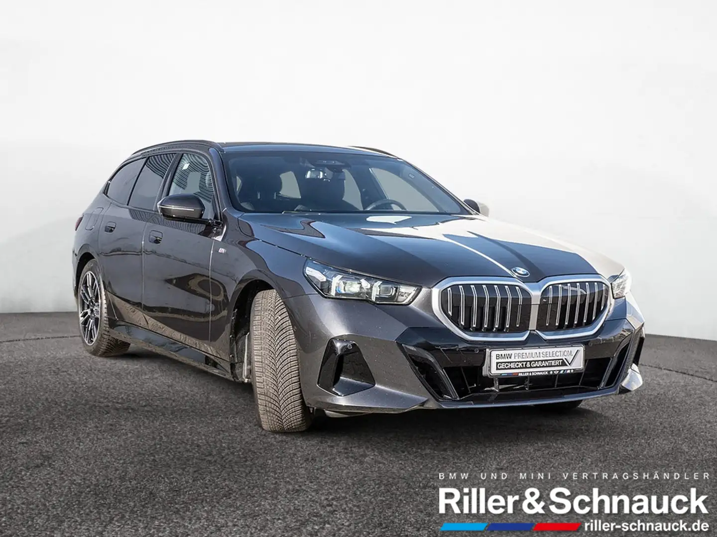 BMW 520 i Touring M-Sport STANDHZG+AHK+PANO+HUD Grau - 2
