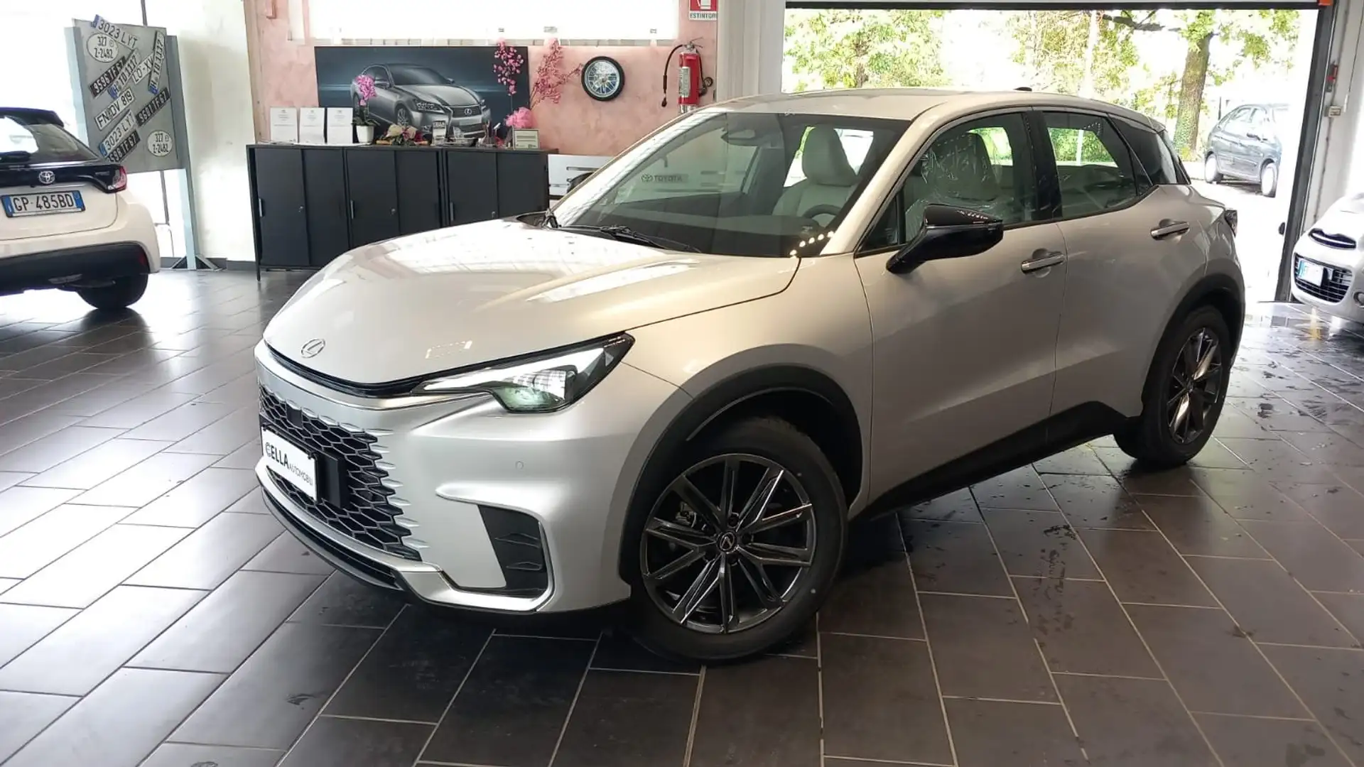 Lexus LBX 1.5 hybrid Elegant 2wd Argent - 1