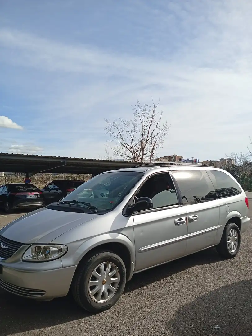 Chrysler Town & Country - 1