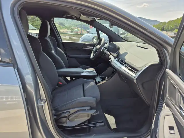 BMW 2 Series view 9