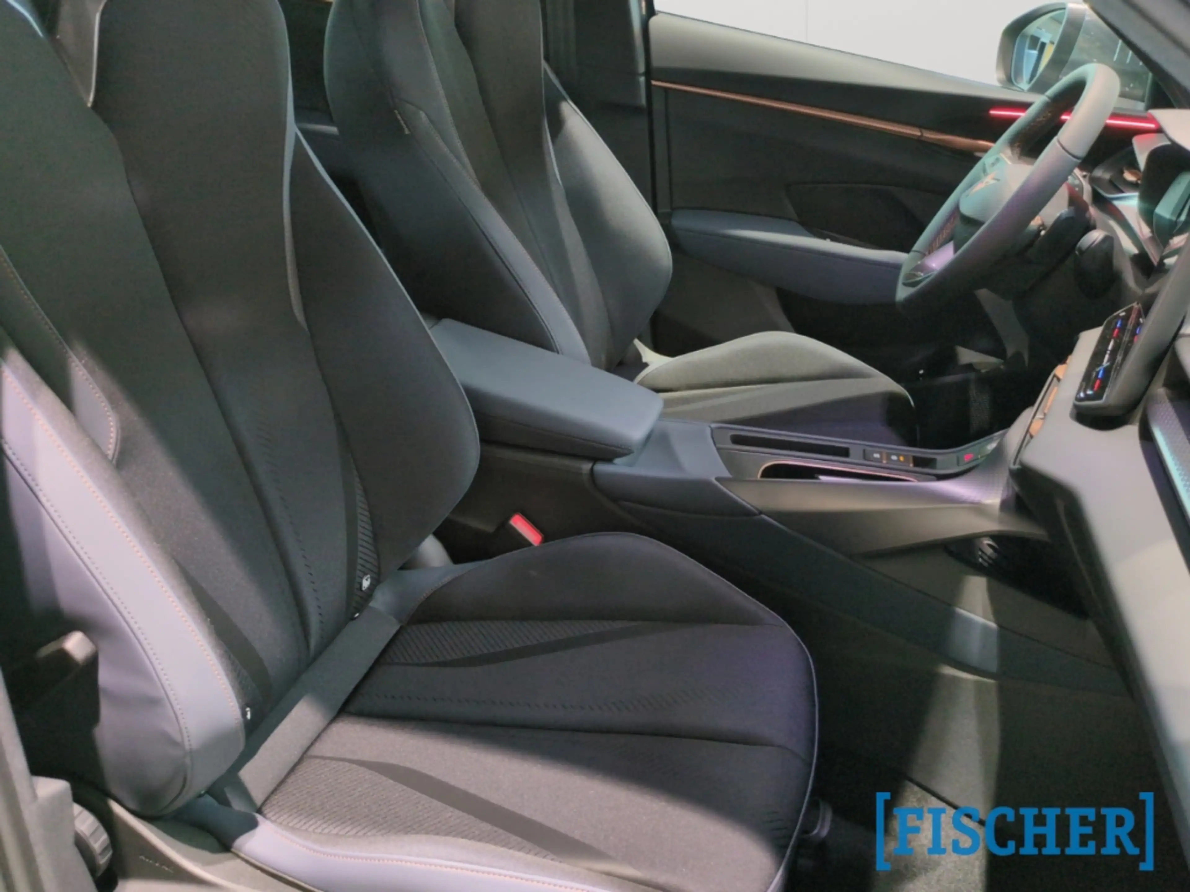 CUPRA Terramar 1.5 e-Hybrid 150 kW HUD AHK-klappbar Navi Digitale — photo 13