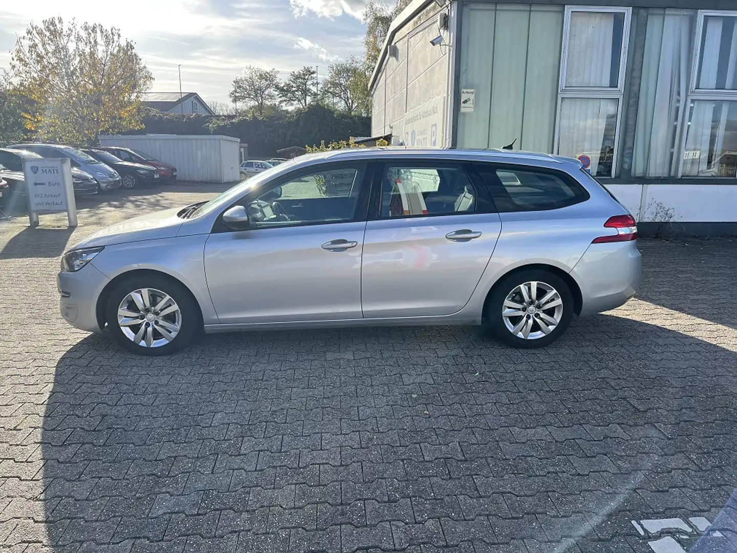 Peugeot 308 308 SW BlueHDi 120 EAT6 Stop & Start Business-Li - 2