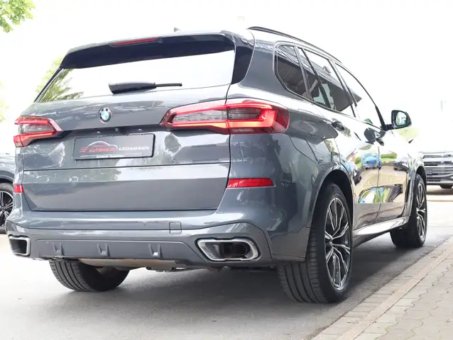 BMW X5 view 11