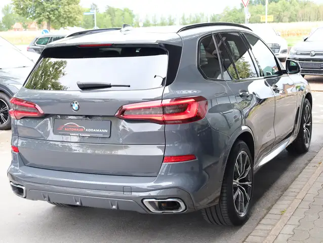 BMW X5 view 10