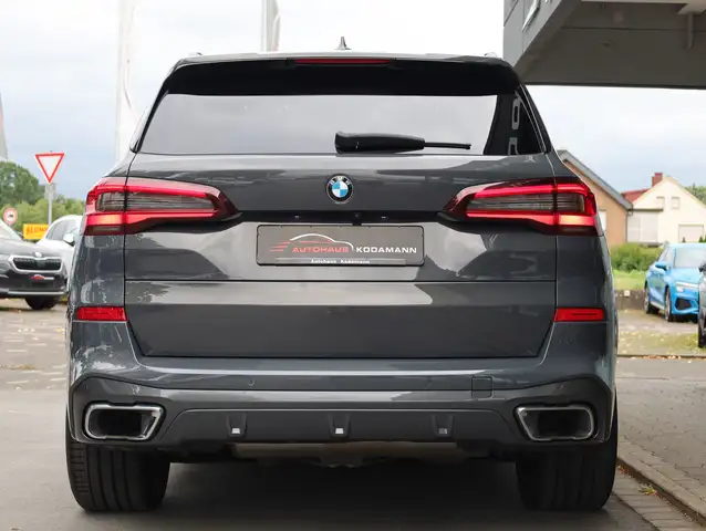 BMW X5 view 9
