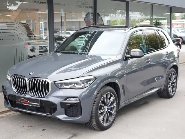 BMW X5 view 2