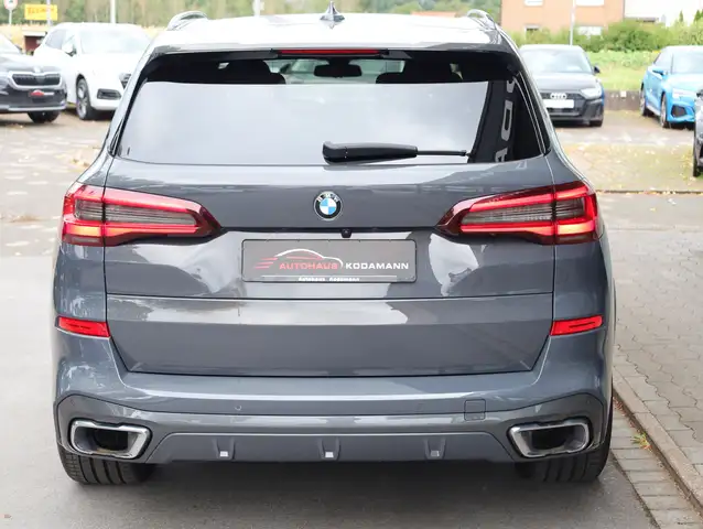 BMW X5 view 8