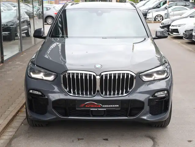 BMW X5 view 4