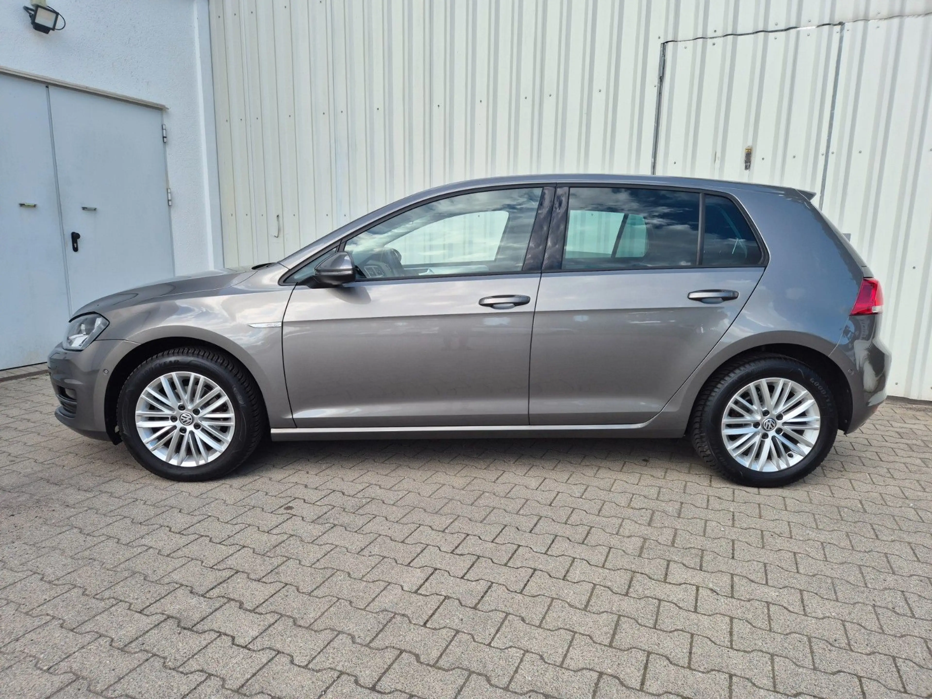 Volkswagen Golf VII Lim. - 1.HD - PARKPILOT - 60000 KM- PDC — photo 2