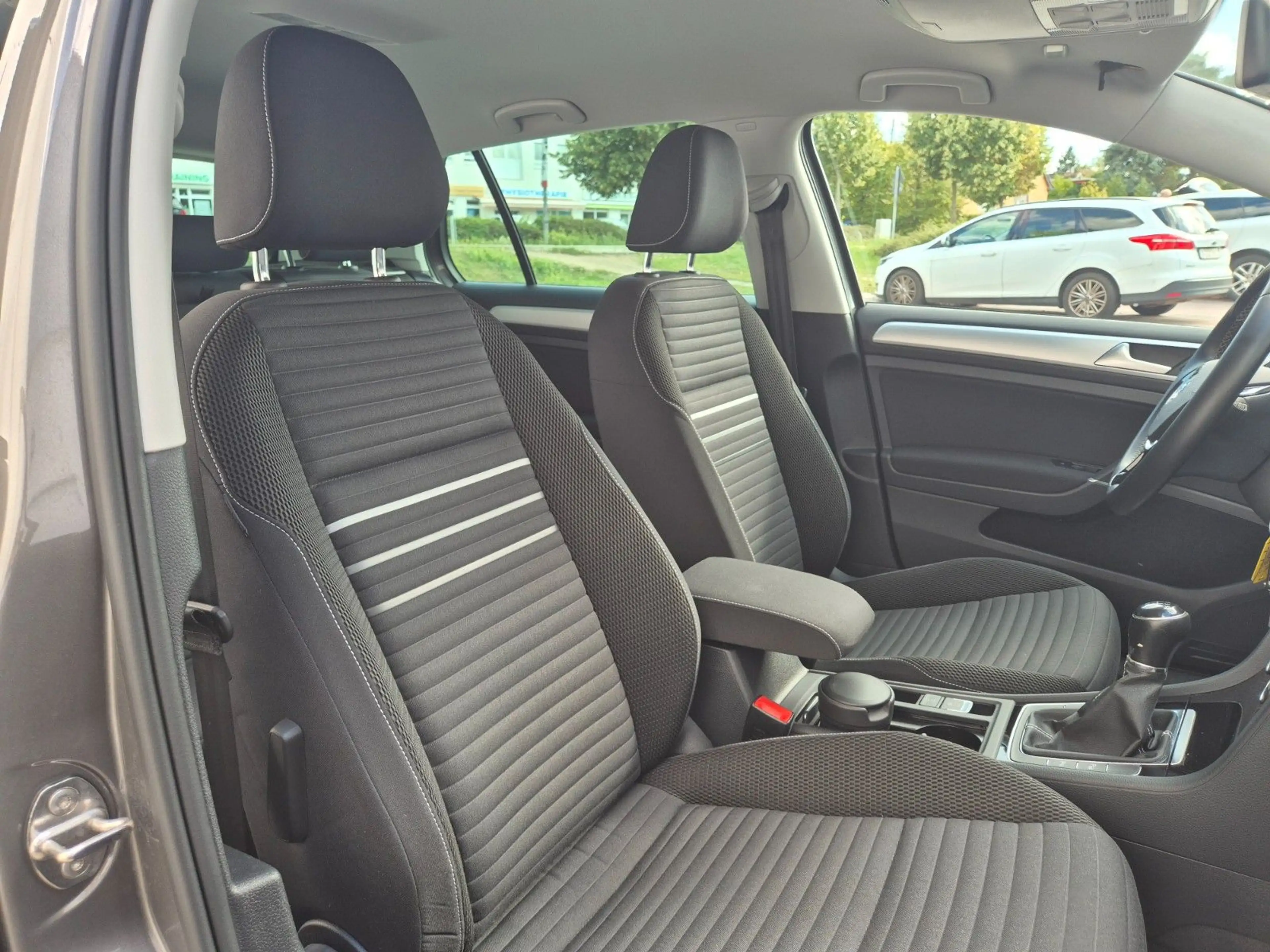 Volkswagen Golf VII Lim. - 1.HD - PARKPILOT - 60000 KM- PDC — photo 6
