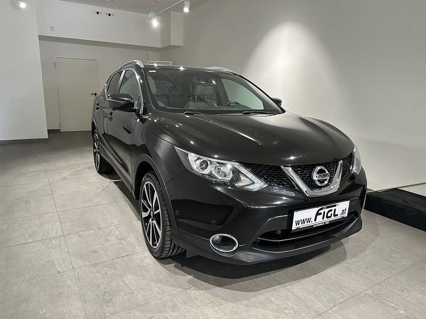 Nissan Qashqai 1,6 dCi Tekna Aut. Schwarz - 2