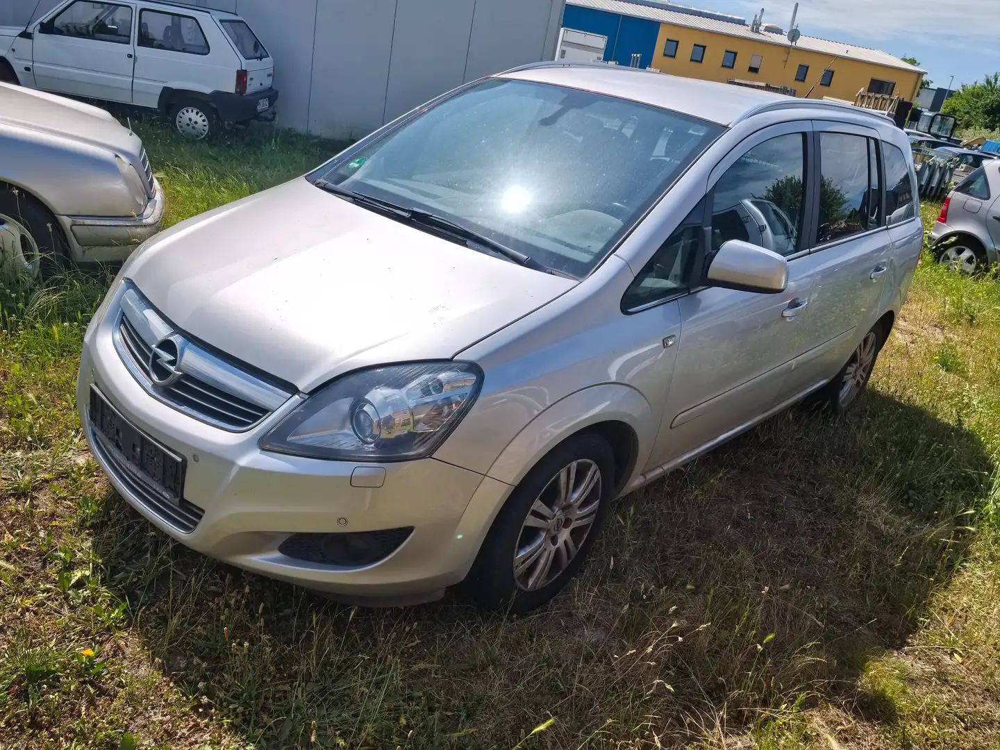 Opel Zafira Family Plus MOTORSCHADEN !!! Grau - 1