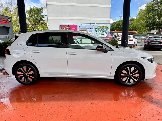 Volkswagen Golf view 2