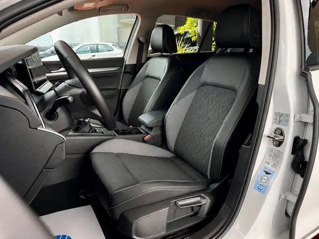 Volkswagen Golf view 12
