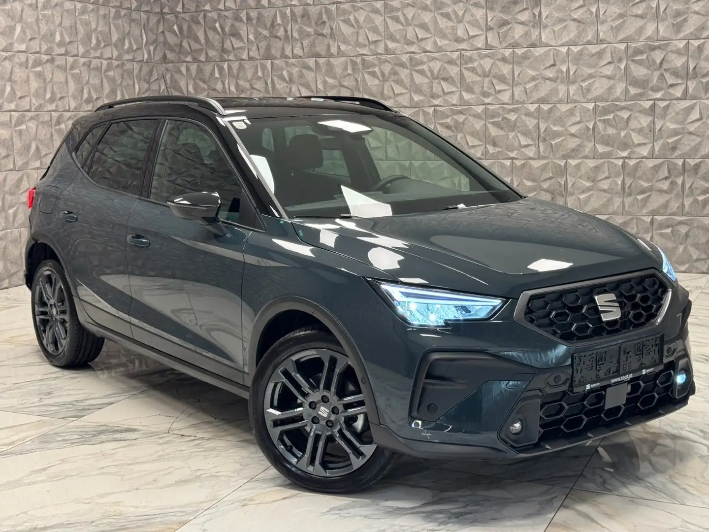 SEAT Arona 1.0 TSI 85 kW Style ** Voll Fahrbereit ** Grau - 1