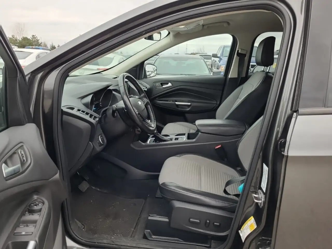 Ford Escape снимка Ford Escape