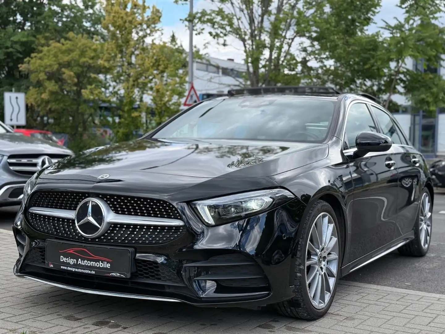 Mercedes-Benz A 200 AMG LINE*PANO/360°/HUD/LED/STZHZNG/KLIMAA. Zwart - 2