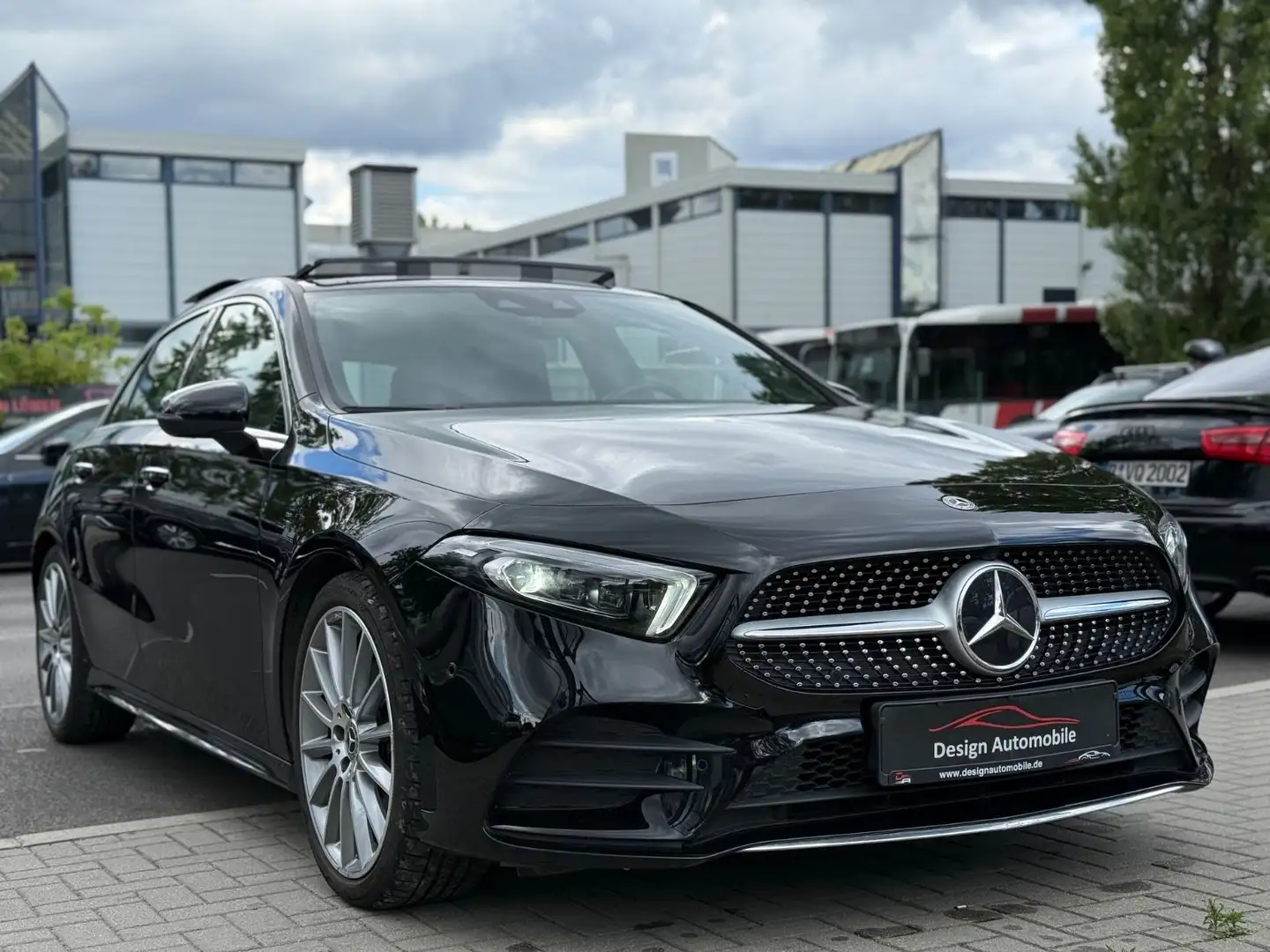 Mercedes-Benz A 200 AMG LINE*PANO/360°/HUD/LED/STZHZNG/KLIMAA. Zwart - 1