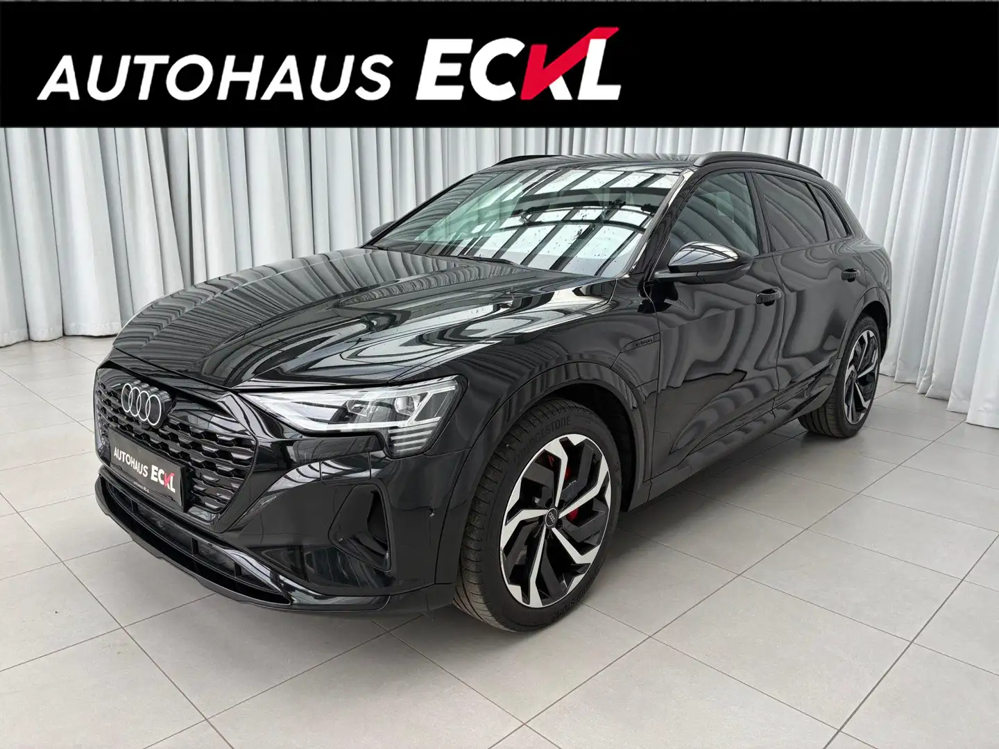 Audi Q8 e-tron Q8 55 e-tron AUT KlimaA LM SoundSys Schwarz - 1