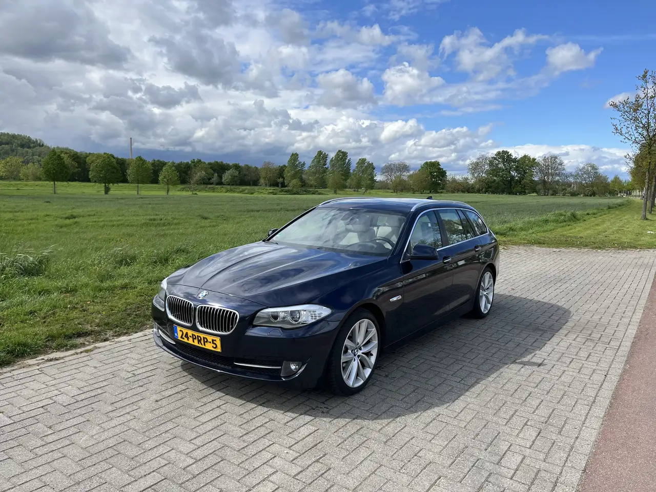 BMW 523