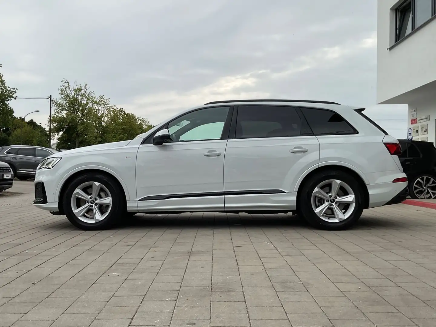Audi Q7 50 TDI quatt S line AHK B&O Temp 7Sitzer 360° Blanc - 2