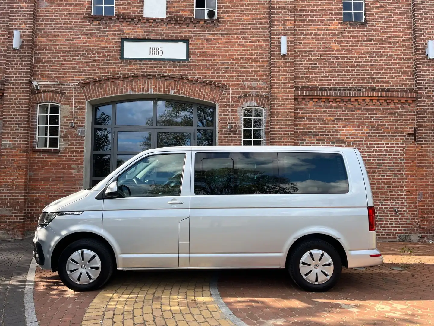 Volkswagen T6 Caravelle T6.1 Caravelle Comfortline Klimaaut./Digicockpit Silber - 2