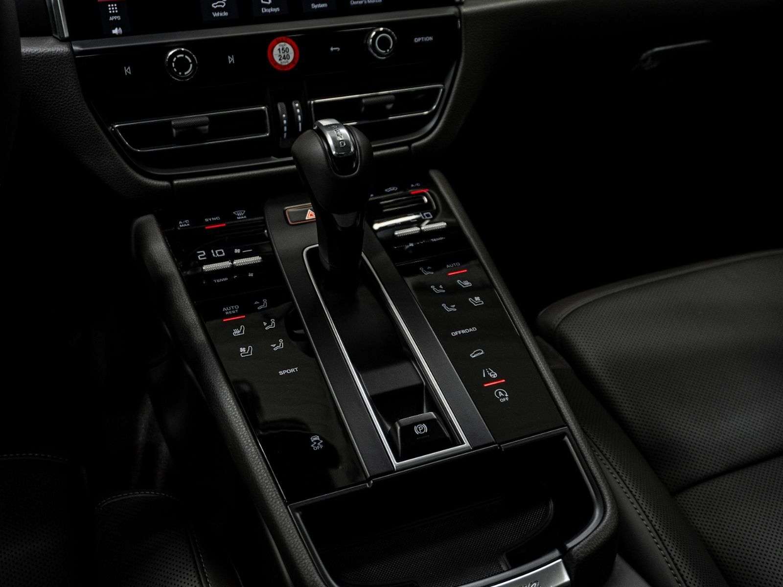 2023 Porsche Macan AWD thumb 18