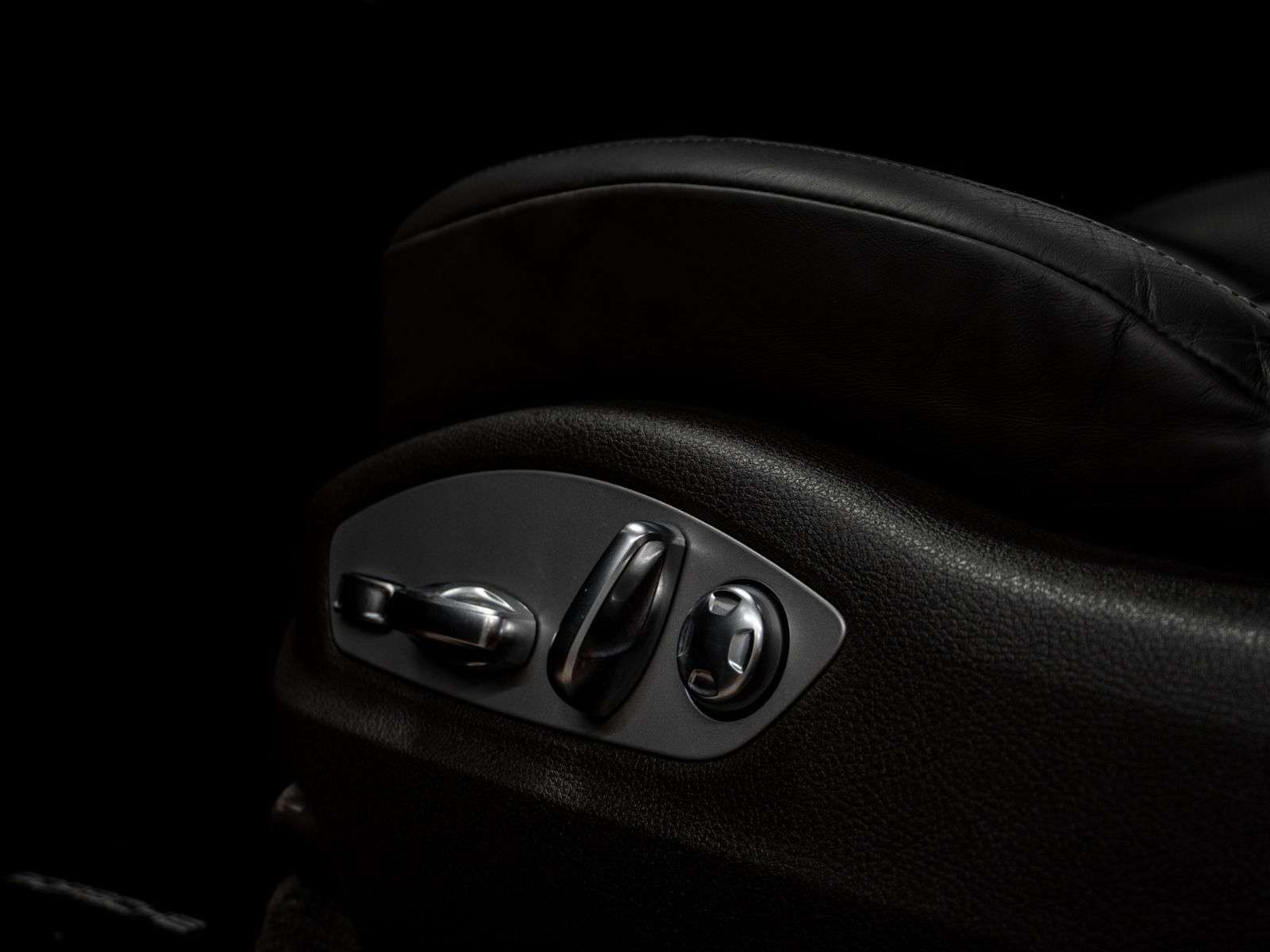 2023 Porsche Macan AWD thumb 27