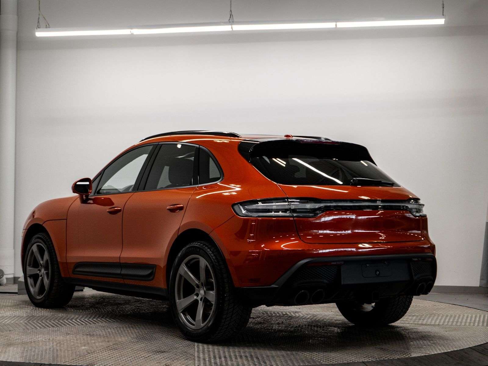 2023 Porsche Macan AWD alt 3