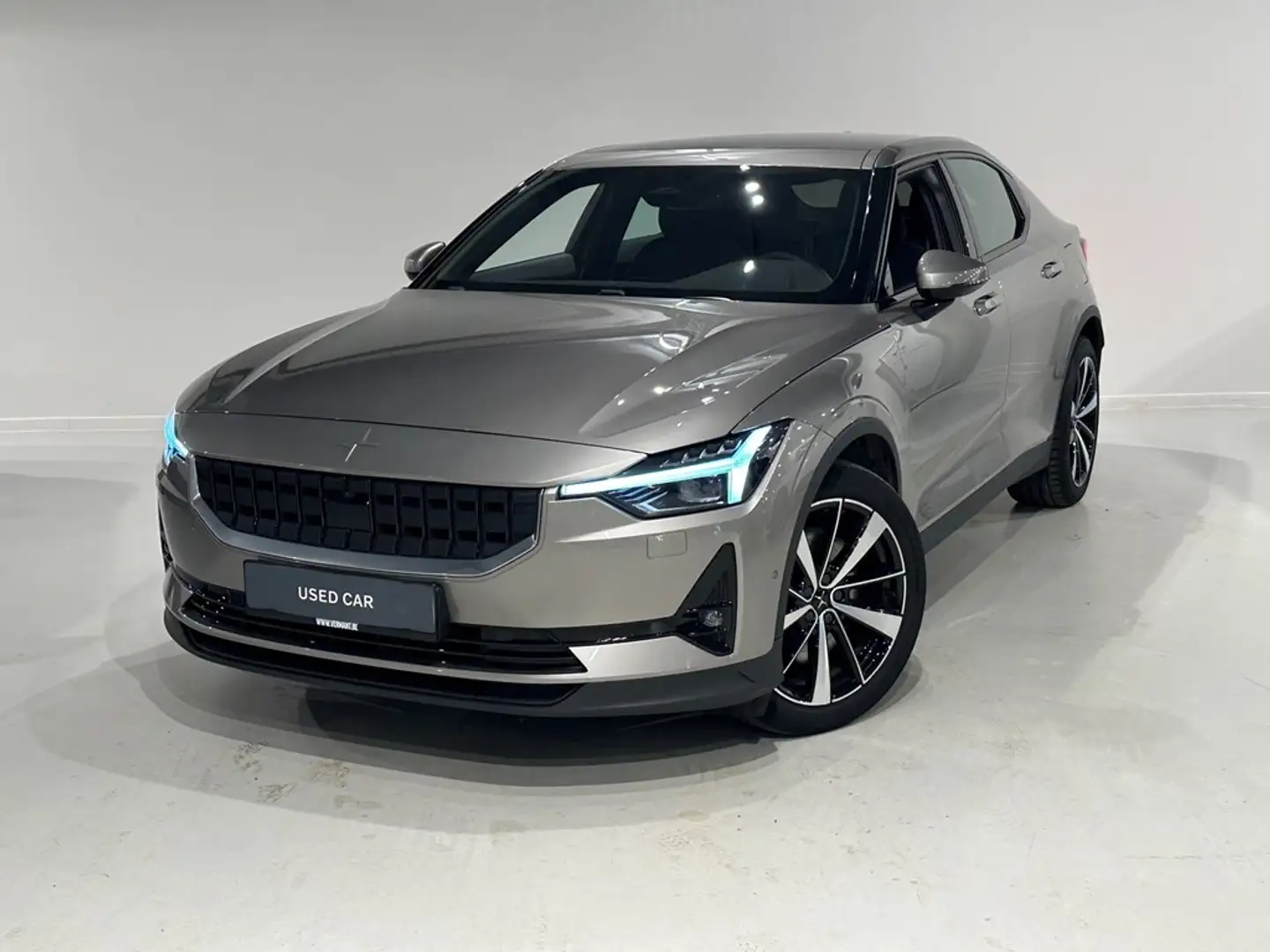 Polestar 2 Long Range Dual Motor Plus Pilot Pack Šedá - 1