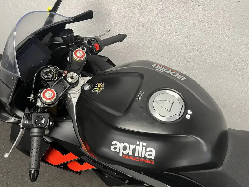 Aprilia RSV4 - foto 6