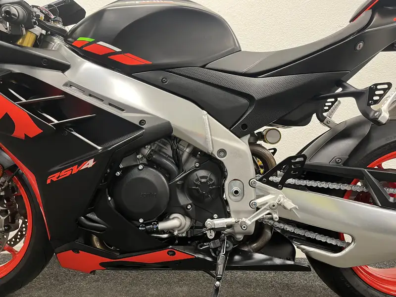 Aprilia RSV4 - foto 8