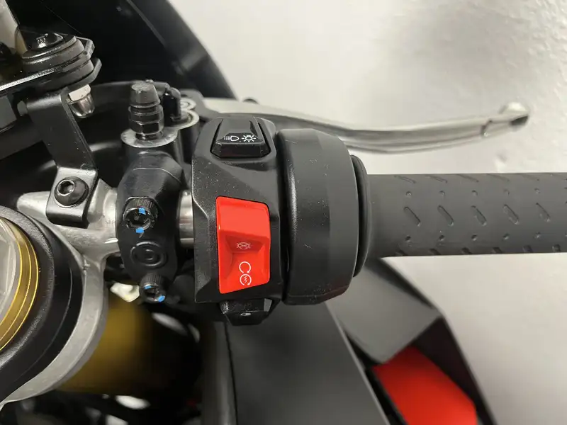 Aprilia RSV4 - foto 3