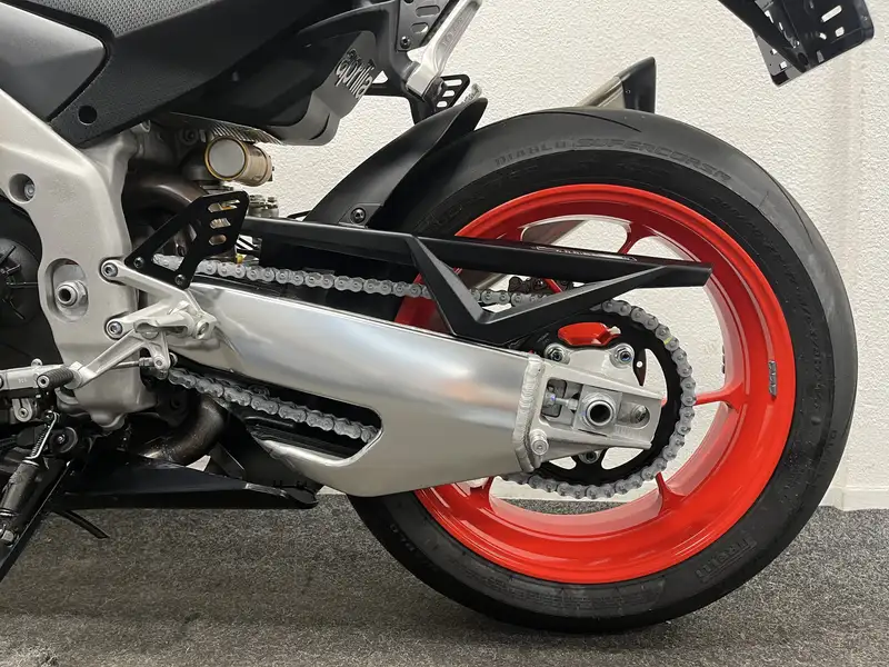 Aprilia RSV4 - foto 7