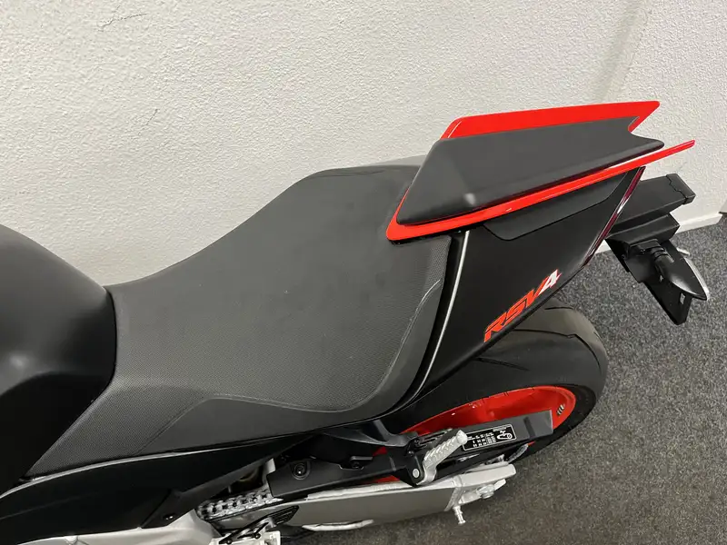Aprilia RSV4 - foto 5