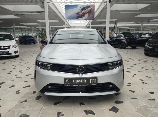 Opel Astra view 2