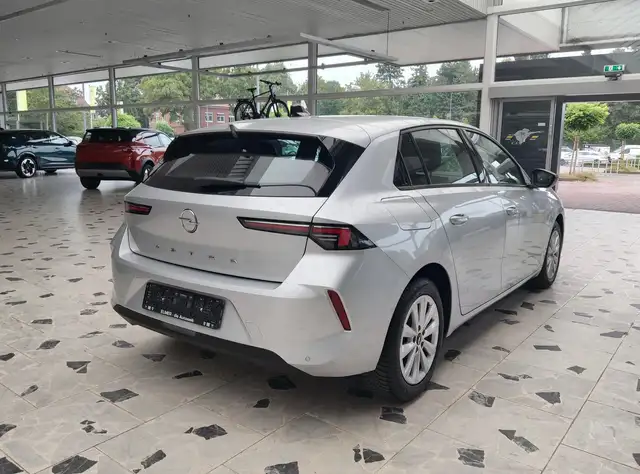 Opel Astra view 7