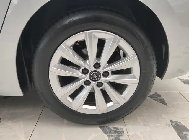 Opel Astra view 9
