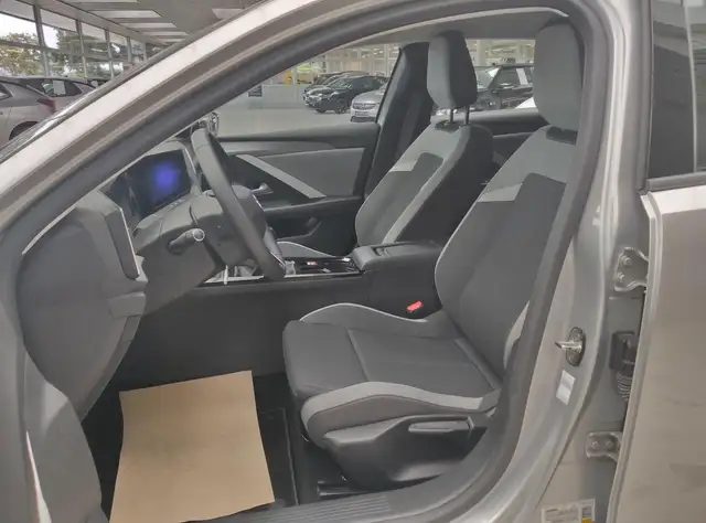 Opel Astra view 11