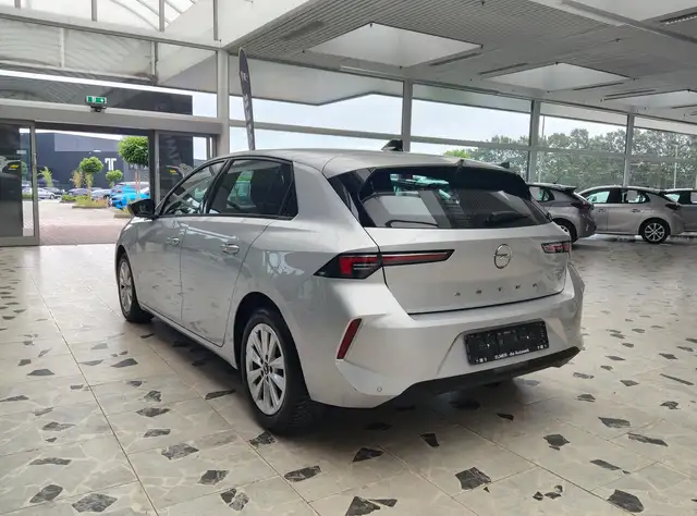 Opel Astra view 5
