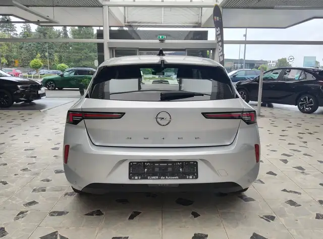 Opel Astra view 6
