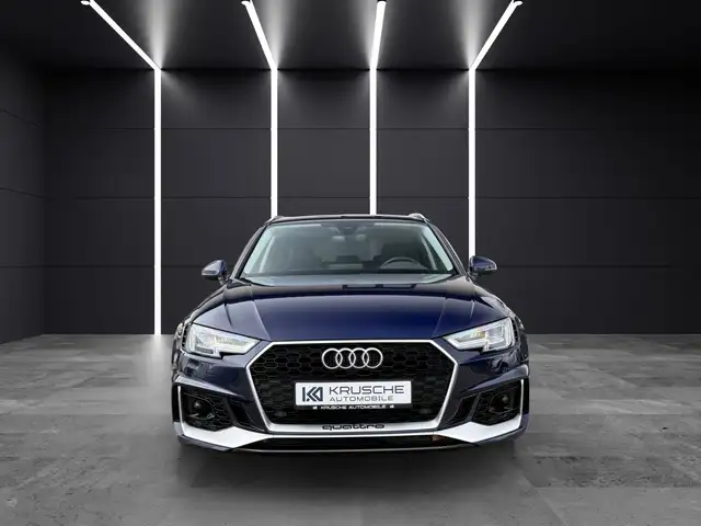 Audi RS4 view 8