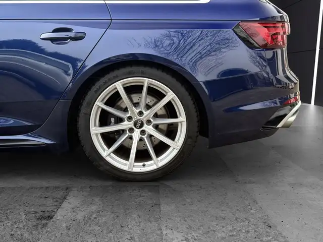 Audi RS4 view 10