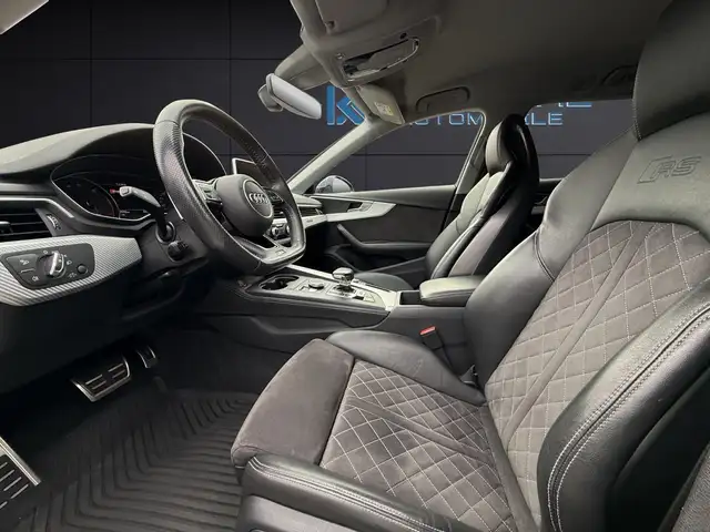 Audi RS4 view 13
