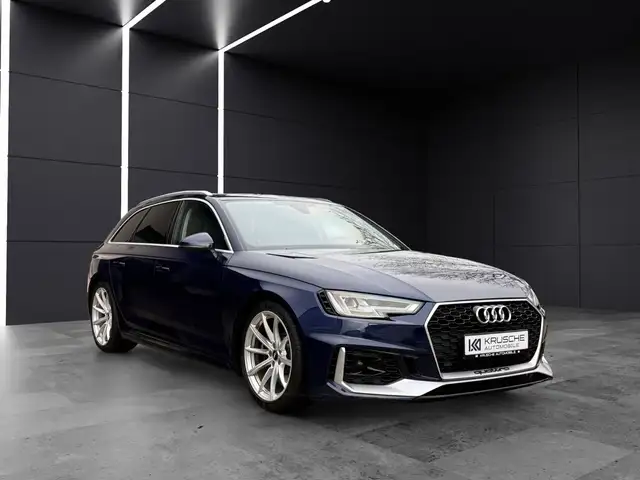 Audi RS4 view 7