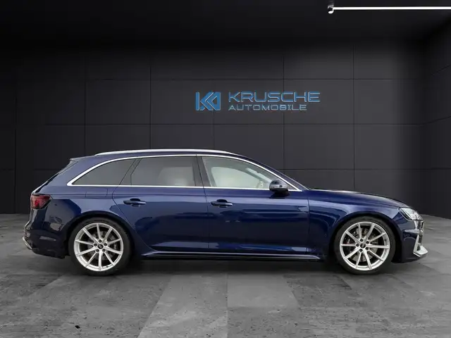 Audi RS4 view 6