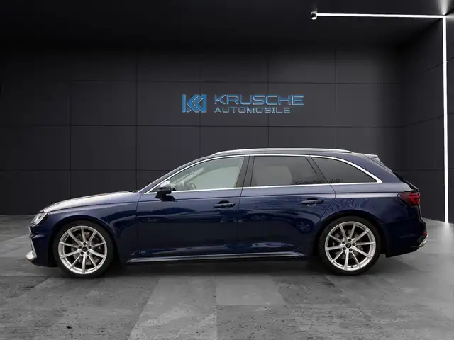 Audi RS4 view 2